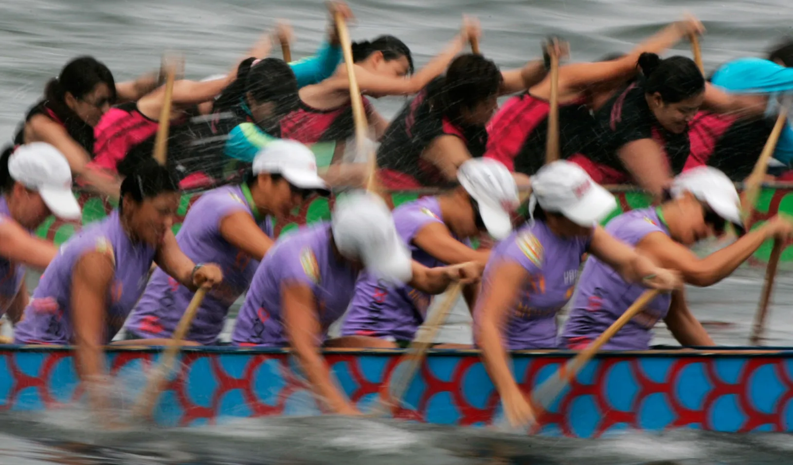 Teams compete during the Hong Kong International Dragon Boat Races at the Victoria Harbour in Hong Kong. (Reuters photo by Paul Yeung)