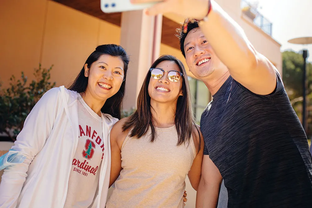 Three GSB students taking a selfie together.