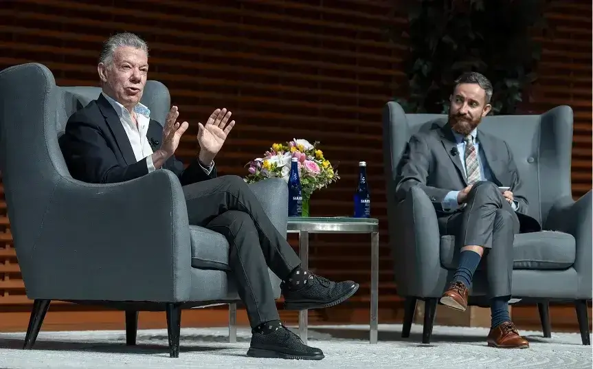 Juan Manuel Santos speaking at an speaker event for the GSB