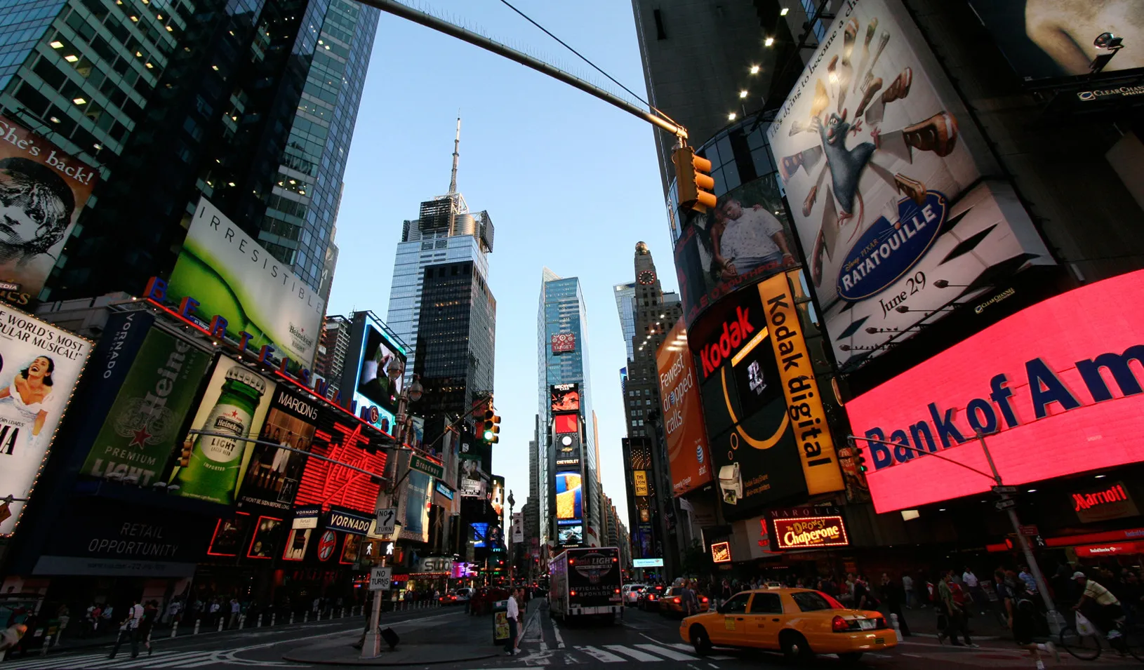 Times Square, 2007 (Reuters photo by Shahida Ariff Patail)