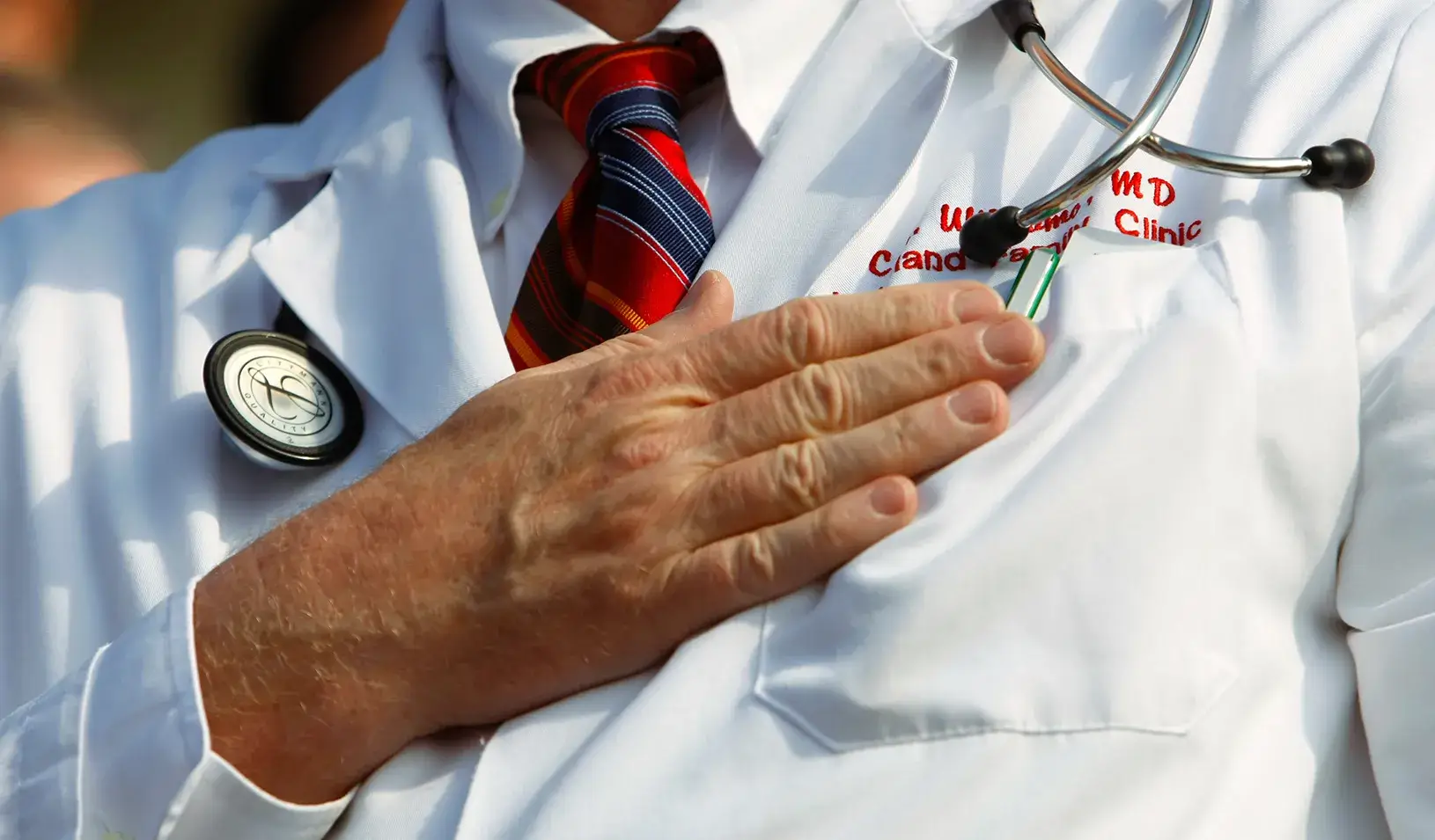 A doctor with his right hand over his heart reciting the Hippocratic oath