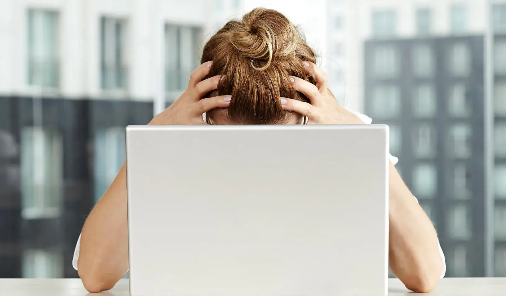  A woman is exasperated at a computer | iStock/aydinynr
