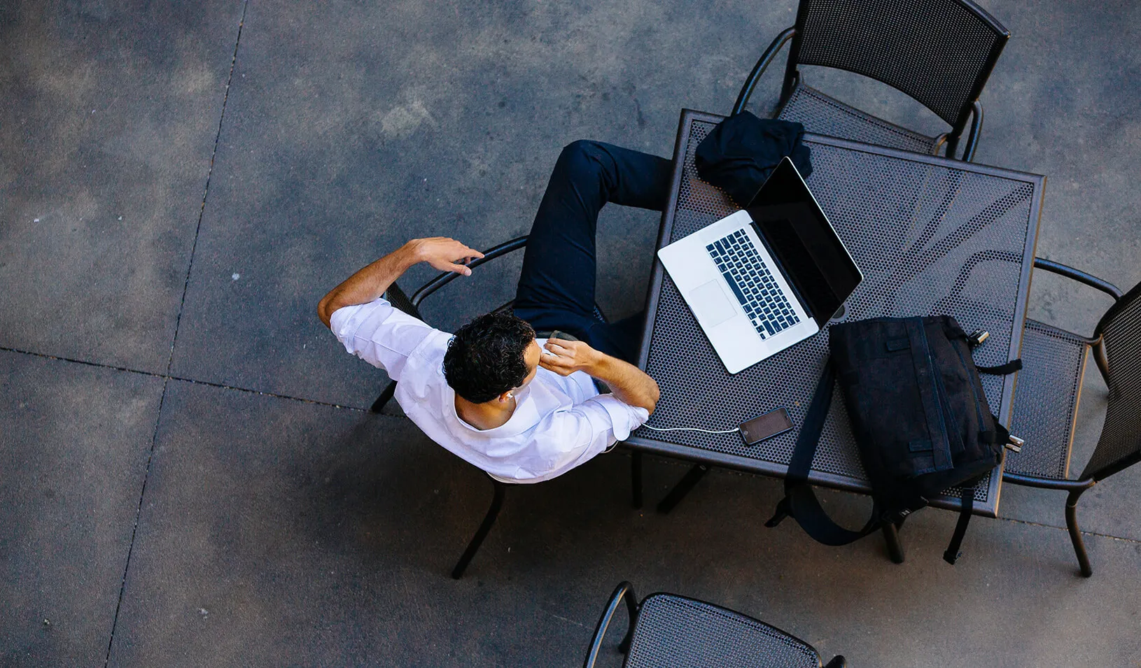 A man reads on his laptop | Elena Zhukova 