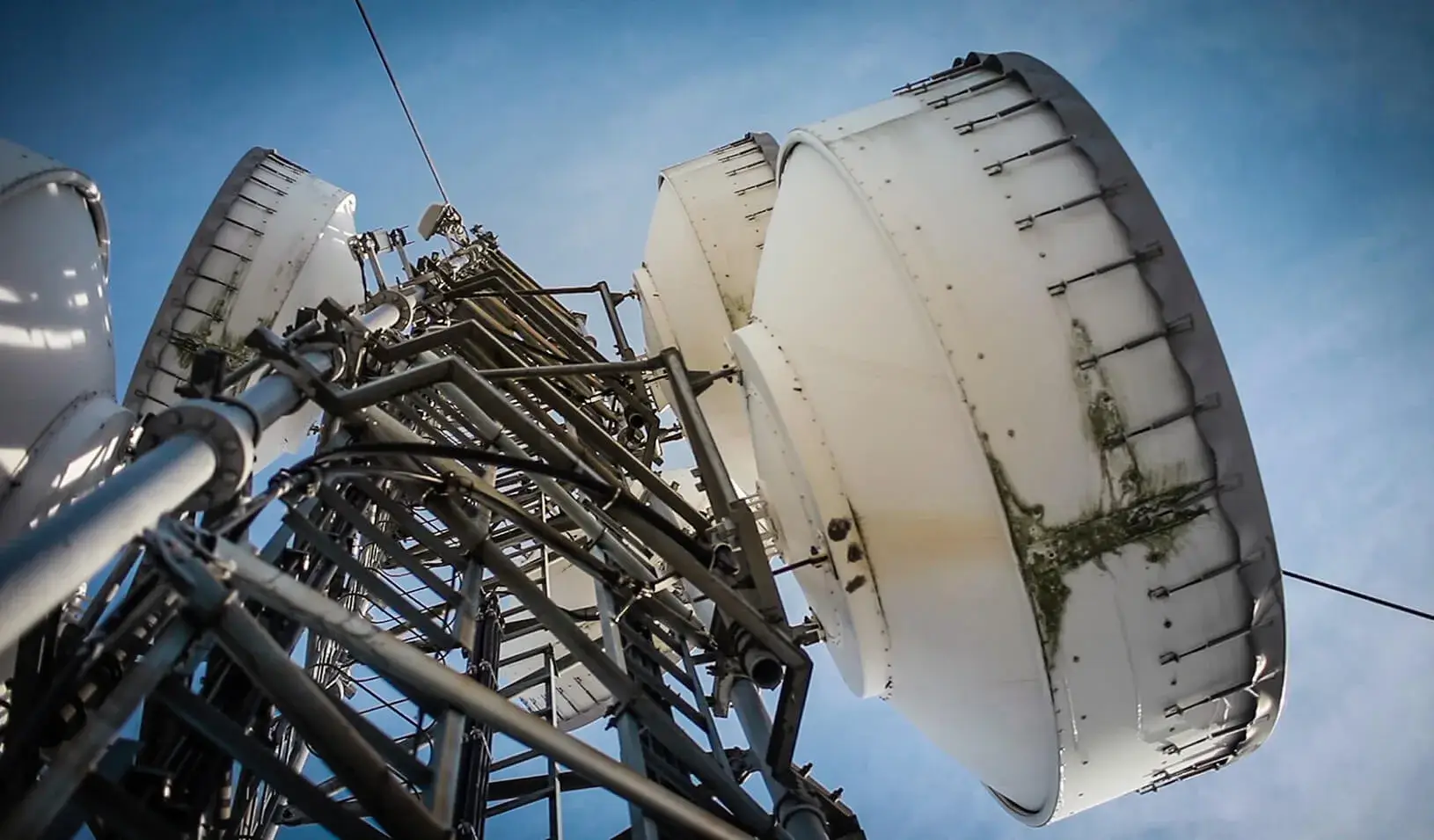 Microwave Transmitter Antenna | iStock/morfous