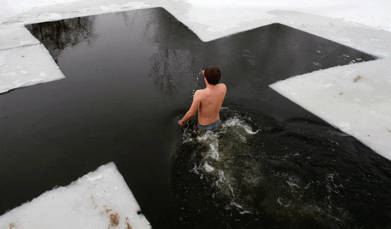 Man swimming in a cross shape | Reuters/Gleb Garanich