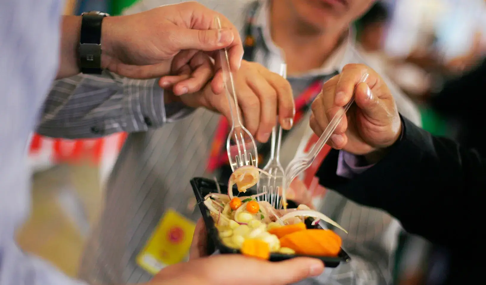 Sharing a dish in Lima, Peru (Reuters photo by Enrique Castro-Mendivil)