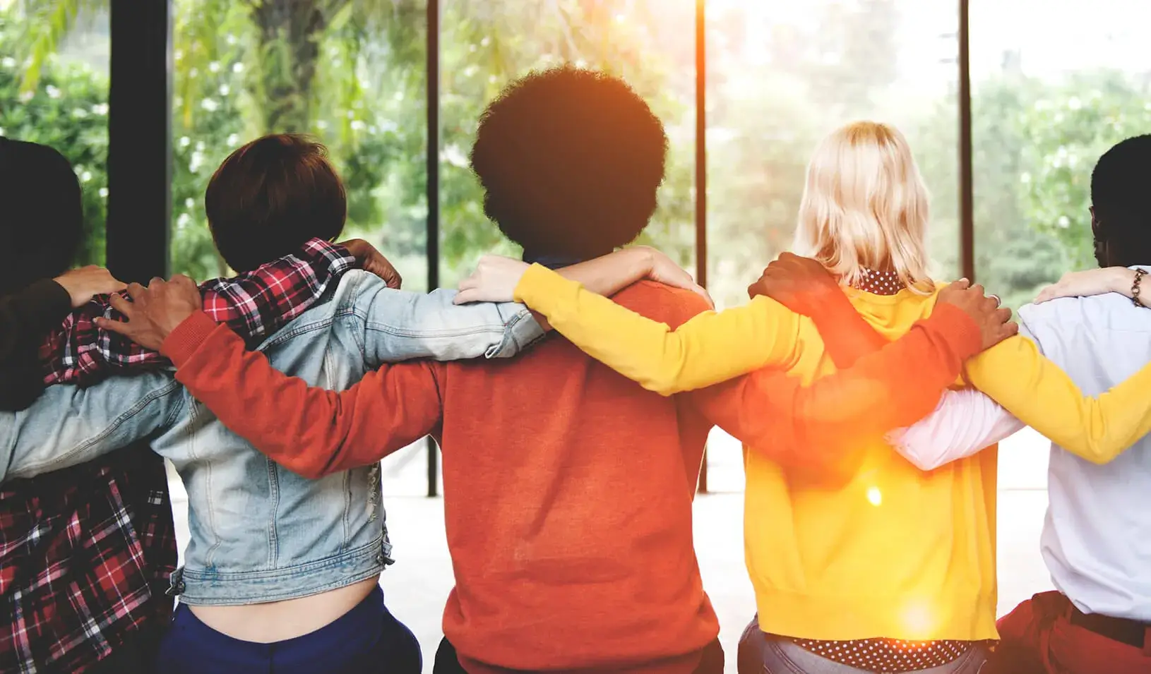 Students team up to work together | iStock/Rawpixel