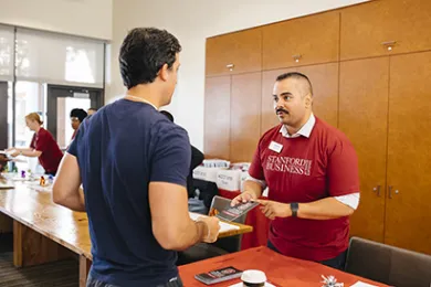mba-welcome-2019-students-staff-check-in