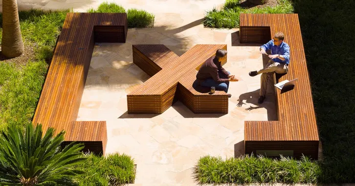 Two executive education participants discuss their course outside.