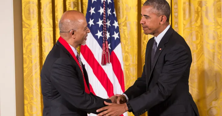 President Obama shaking hands with Abraham Verghese