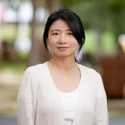 Wenwen Shi Headshot