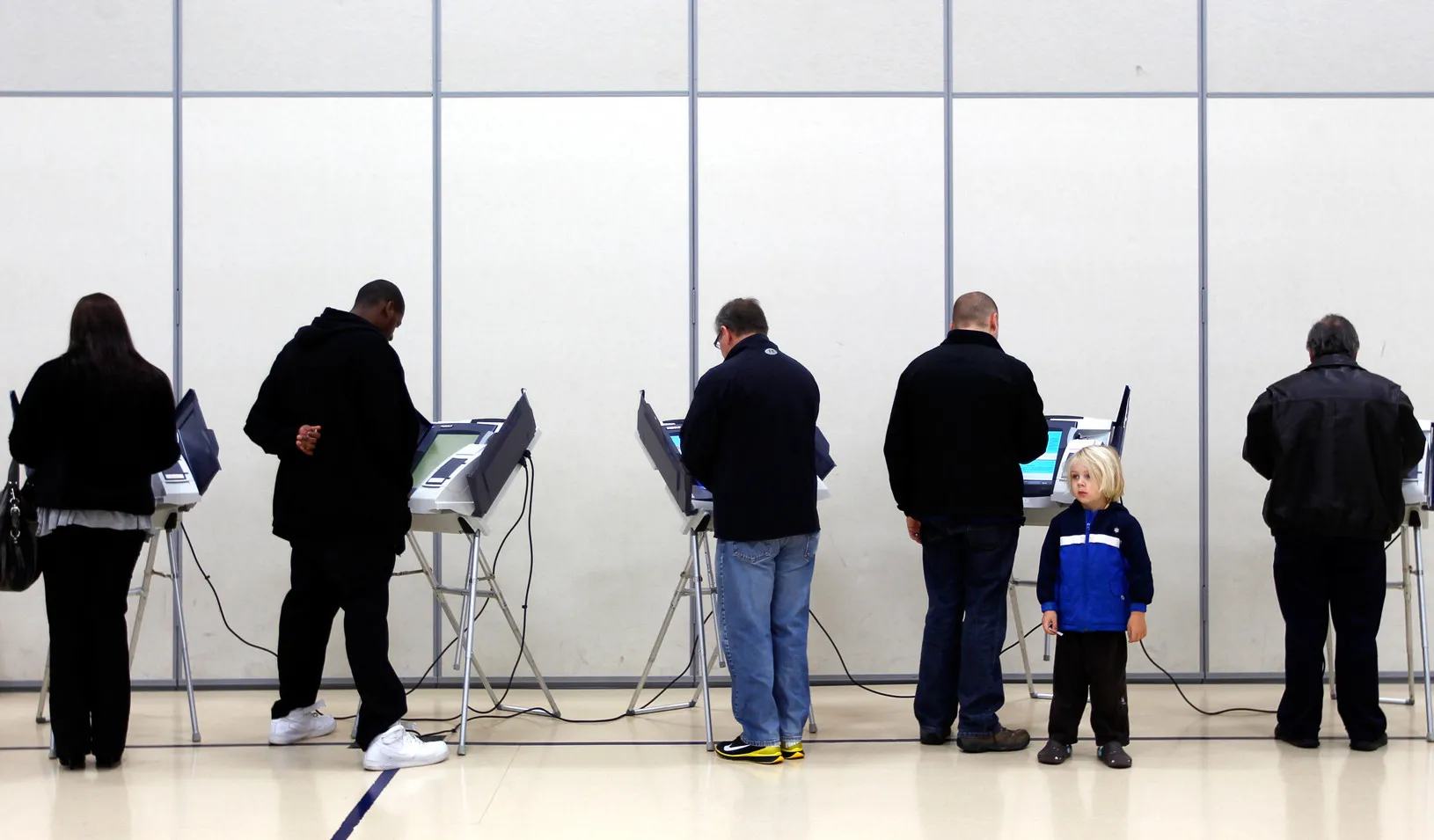 People enter a Zara store in Barcelona. (Reuters photo by Albert Gea)