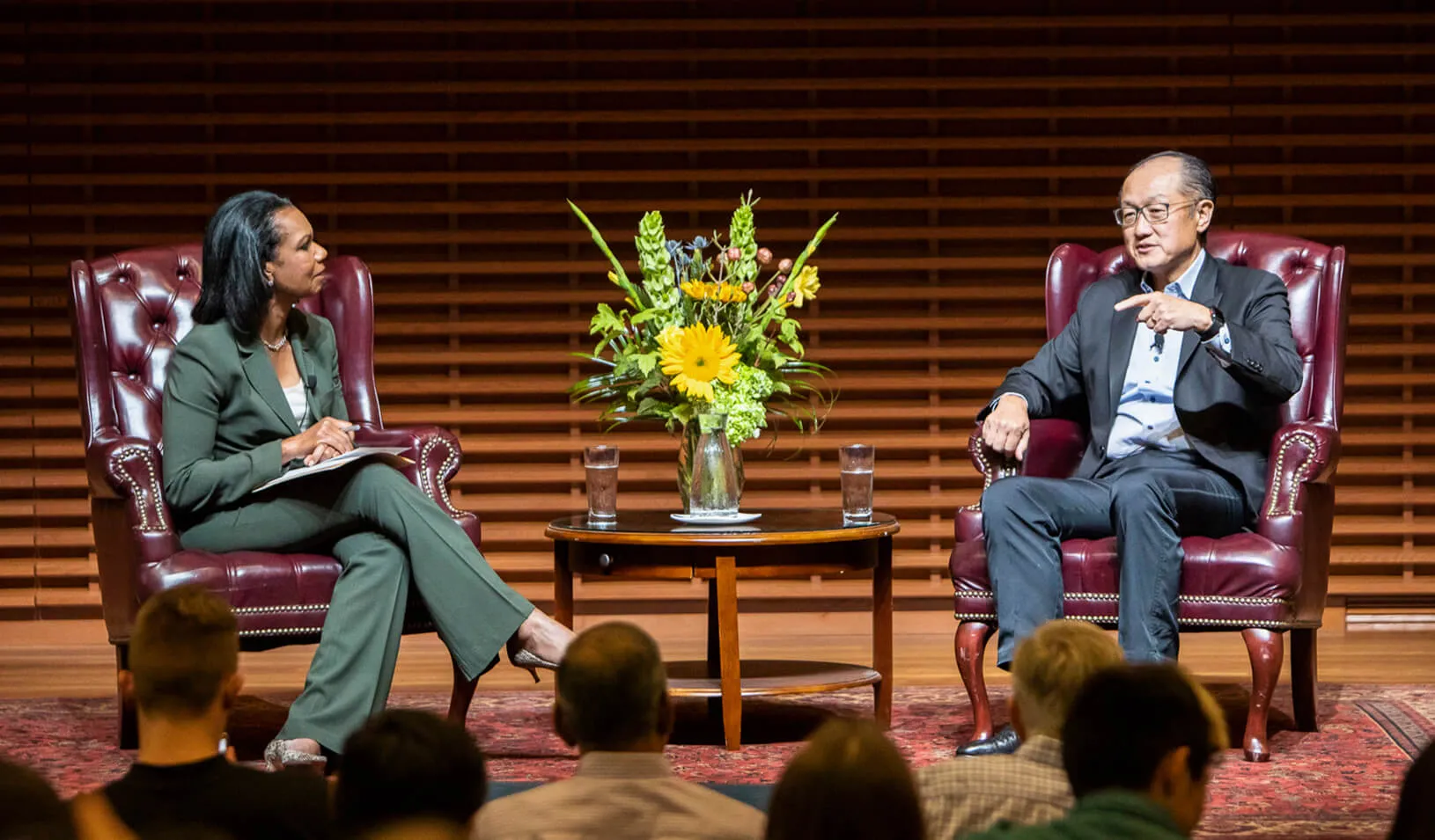 World Bank Group President Jim Yong Kim speaks with Stanford Professor Condoleezza Rice. Credit: Elena Zhukova
